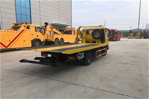 乌恰非事故拖车